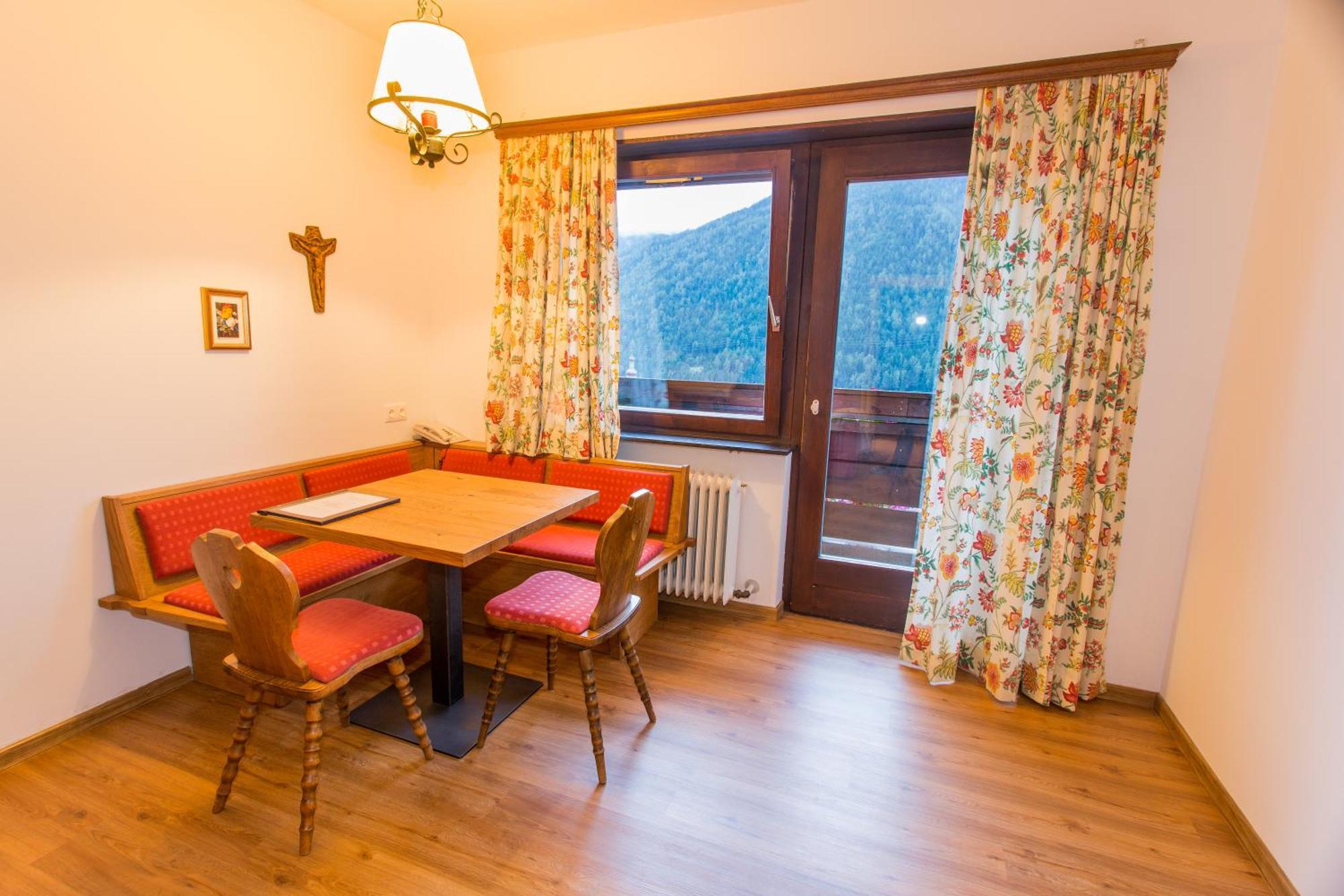 Ferienland Stubai Aparthotel Fulpmes Ruang foto